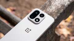 The squared-off camera module on the Sand Storm OnePlus 15