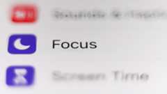 Focus mode on iOs icon in focus with screen time out of focus below it