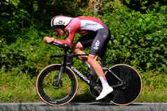 Josh Giddings riding in a time trial