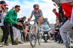 Tom Pidcock riding Strade Bianche