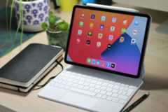 iPad Pro 11-inch 2021 with Magic keyboard and apple pencil
