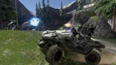 Halo 3 - A damaged sci-fi jeep dodges plasma rounds from an alien tank