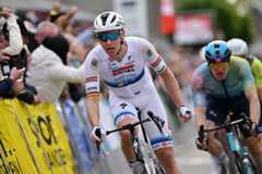 LICHTERVELDE, BELGIUM - SEPTEMBER 24: Tim Merlier of Belgium and Soudal Quick-Step celebrates at finish line as race winner during the 78th Omloop van het Houtland 2025 a 198.7km one day race from Eernegem to Lichtervelde on September 24, 2025 in Lichtervelde, Belgium. (Photo by Luc Claessen/Getty Images)