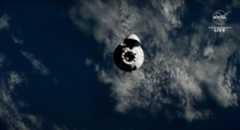 spacex spacecraft with earth in behind