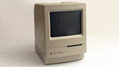 Macintosh Classic 2 photo