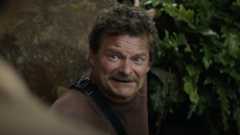 Kenny (Steve Zahn) speaks to his friends in Anaconda