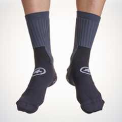 Male cyclist wearing the Assos Trail T3 cycling socks