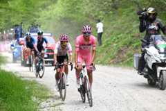 2025 Giro d&#039;Italia: Isaac del Toro leads Richard Carapaz on the Colle delle Finestre