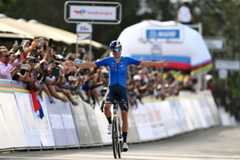 KIGALI, RWANDA - SEPTEMBER 26: Lorenzo Finn and Team Italy celebrates at finish line as gold medal winner during the 98th UCI Cycling World Championships Kigali 2025, Men Under 23 Road Race a 164.6km race from Kigali to Kigali on September 26, 2025 in Kigali, Rwanda. (Photo by David Ramos/Getty Images)