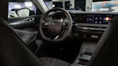 DS N°4, ecco come cambiano interni e bagagliaio