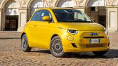 The New Fiat 500 With a Gas Engine Is Never In a Hurry