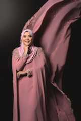 Pengasas Hijab By Hanami Ini Tak Menyesal Tinggal Dunia Akademik Demi Bantu Wanita Kaya & Berjaya