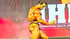 قهرمان پرورش اندام ایران با آهنگ داریوش روی صحنه رفت!