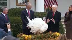 اقدام باورنکردنی ترامپ مقابل خبرنگاران