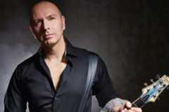 Romanından İlhamla Şarkı Yaptı!