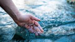 L’arsenic, présent naturellement ou issu des activités humaines, pose un risque toxicologique croissant, même à faible dose. Les avancées technologiques visent à mieux le détecter et l’éliminer, pour une gestion plus sûre et durable. © Sebra, Adobe Stock