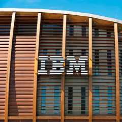 L'immeuble d'IBM à Milan. IBM est à l'origine de l'architecture de réseau SNA. ©&nbsp;radub85 - AdobeStock