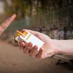 Réduire de 95 % la quantité de nicotine dans les cigarettes pour rompre le cycle de la dépendance&nbsp;? C’est ce que propose la Food and Drug Administration aux États-Unis. Et les experts approuvent&nbsp;! © vchalup, Adobe Stock