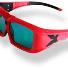 La plupart des dispositifs d'affichage stéréoscopiques modernes utilisent des lunettes dites "actives" qui obturent alternativement à grande vitesse le verre gauche et le verre droit. © Xpand