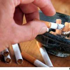 Le tabagisme passif résulte de l'inhalation de la fumée des autres. © Tjall, Fotolia