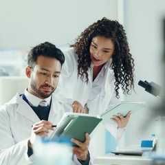L’Institut Curie et IQVIA renouvellent leur partenariat pour une durée de trois ans. © peopleimages.com, Adobe Stock