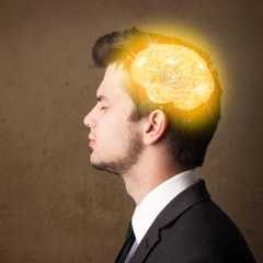 En cas de tumeurs au cerveau, les maux de tête sont fréquents et intenses. © ra2 studio, Adobe Stock