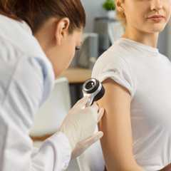 Une alimentation favorable aux bactéries du microbiote intestinal pourrait améliorer certains traitements du mélanome, un cancer de la peau particulièrement difficile à soigner. © Studio Romantic, Adobe Stock