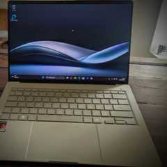 Compact, ultraléger, le Zenbook A14 sait séduire esthétiquement et pratiquement. © Futura