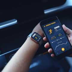 Une smartwtach doit être appairée à son smartphone pour pouvoir fonctionner. © shine.graphics, Adobe Stock