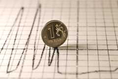 Курс рубля магистрально будет идти к ослаблению, но путь этот ровным и гладким не станет.