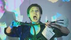 27日放送の“水10”ドラマ『ナンバMG5』第2話にゲスト出演するにしおかすみこ（C）フジテレビ 