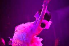 “中森明菜”という唯一無二の世界に浸った一夜 8年ぶりディナーショー初日、熱気と感動に包まれた名曲のステージ【ライブレポート】 