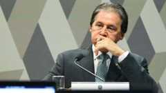 Marcelo Camargo/Agência Brasil - 9.nov.2016 (Via Fotos Públicas) Brasília - O relator, senador Eunício Oliveira, durante sessão da Comissão de Constituição e Justiça (CCJ) do Senado para apreciar e votar a Proposta de Emenda à Constituição 55/2016 que limita os gastos públicos pelos próximos 20 anos. ( Marcelo Camargo/Agência Brasil)