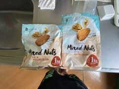 パッケージが小さくなったミックスナッツ
