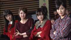 学生チームと対決前に恒例の「にらみ合い」をするすイエんサーガールズ　　PHOTO: NHK