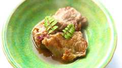 軟骨がトロトロになるまで煮込んだ豚のあばら肉。ものすごくおいしい。
