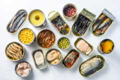 賞味期限切れの缶詰はいつまで食べられる？ 目安と注意点を解説