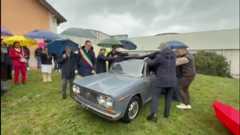 «Quando ho capito che per loro non era un’auto ma come un figlio, non potevo restare indifferente». Il comandante della Polizia locale di Conegliano (Treviso), Claudio Malamace, riassume così la decisione che ha trasformato una semplice rimoz...