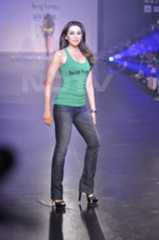 Her perfect 10 figure, hot dance moves and of course her passionate kiss with Aamir Khan in the movie Raja Hindustani made Karisma a hot property in Bollywood.