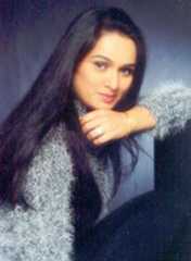 Marathi mulgi Padmini Kolhapure is best remembered for her role in Woh Saat Din. She was a popular screen couple with Rishi Kapoor and also claims a family connection to the Mangeshkars