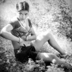 Sex symbol Zeenat Aman was uncomfortable in her skin as a teenager and kept her sensational figure under wraps. Luckily for Bollywood, she decided to show it off later in movies like Satyam Shivam Sundaram and Manoranjan.