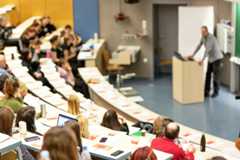 La relación entre empresas y universidades contribuye al aprendizaje de los alumnos y a que conozcan la realidad económica. Pero también identifica talento de forma temprana para potenciales oportunidades laborales.