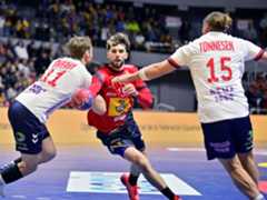 Cikusa, en un amistoso previo, con España.