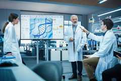 La ley propone recudir el número de becarios a cinco en grandes empresas y a tres en pymes.