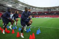 Malo Gusto, Koné, Lenglet y Dembélé, en el entrenamiento en Stuttgart.