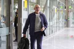 Luis de la Fuente, saliendo este sábado del hotel.