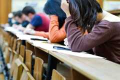 Las carreras relacionadas con informática, salud, servicios sociales e ingeniería presentan los niveles más altos de inserción laboral.