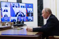 Vladimir Putin addresses his Security Council.