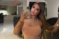 Influencer and singer Maria de la Rosa, known as De la Rosa.