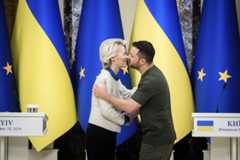 Ukrainian President Volodymyr Zelenskyy, right, and European Commission President Ursula von der Leyen